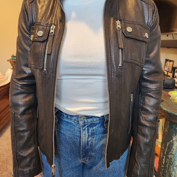 Leather jacket - Picture 2 of 4